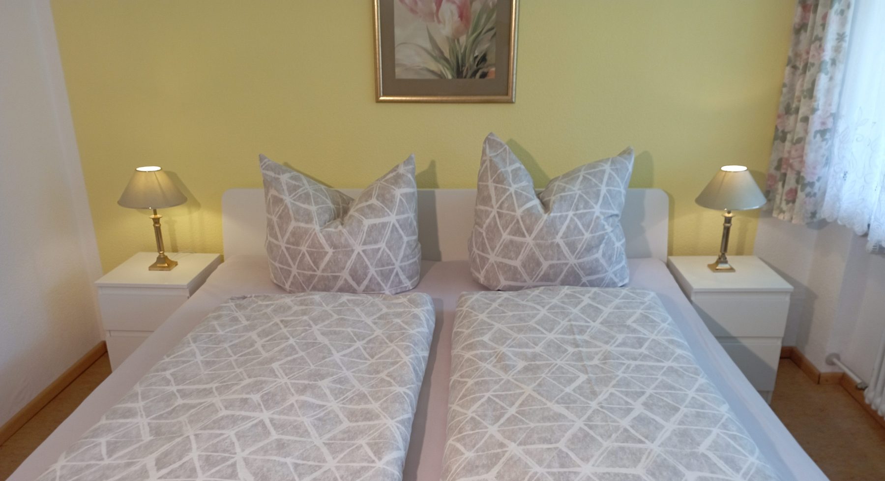 Schlafzimmer des Apartments Gelb mit Doppelbett
